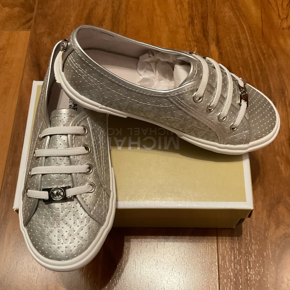MICHAEL KORS SILVER GIRL’S IMA BORIUM SLIP ON SNEAKERS SZ 12